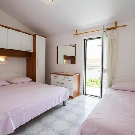 Juri Lägenhet Sućuraj