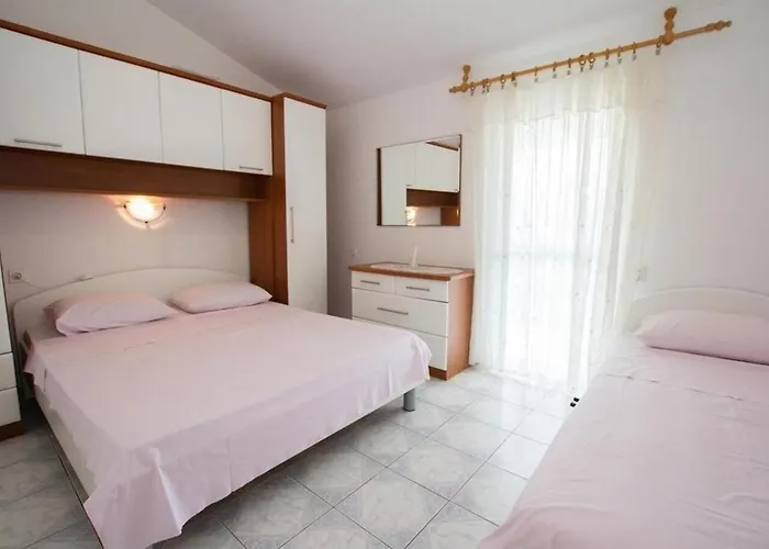 Juri Apartmán Sućuraj